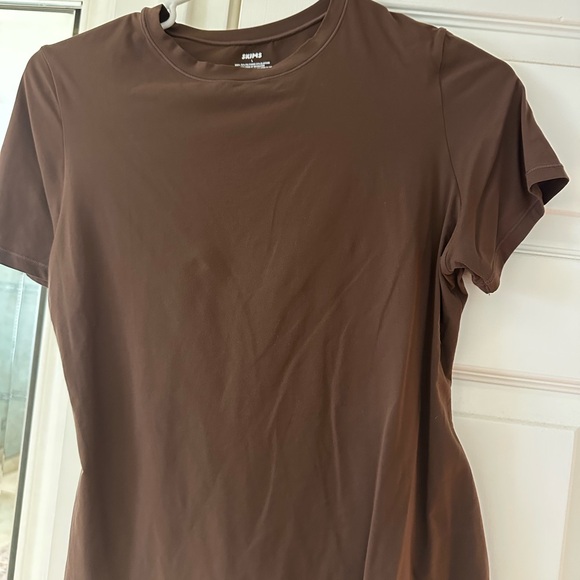 SKIMS Tops - Skims brown short sleeve women's top